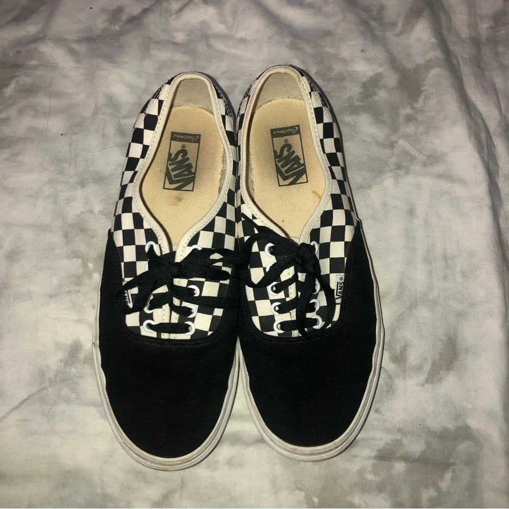Men’s Vans Checkered Flame Low Top Sneakers - Picture 2 of 9